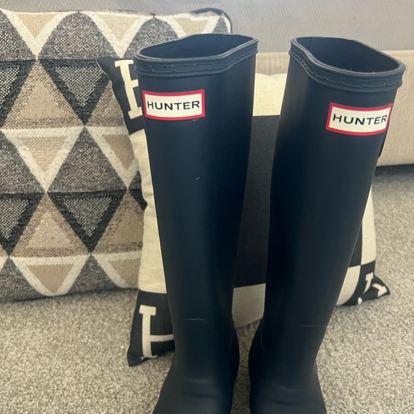 Hunter like new tall boots!  Only worn twice. They are in like new condition! - Picture 4 of 14